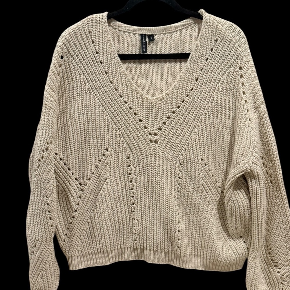 Moon and Madison Beige V Neck Sweater Medium